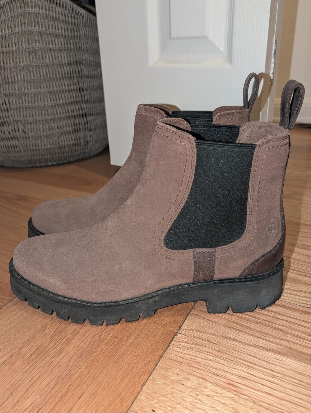 Ariat Wexford Lug Waterproof Women's Chelsea Boot 10.5/B/Medium in DARK EARTH